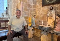 Mardin'de 150 yıllık dostluk: Namazını kılıyor, kilise'ye gönüllü bakıyor!