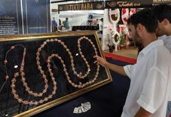 Bu tespihe değer biçilemiyor: Adana'daki fuarda gösterime çıktı! Kur'an-ı Kerim'in tamamı üzerine nakşedildi