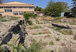 Bursa’da yıkım kararı olan okulda sürpriz keşif! Okul bahçesinden tarih fışkırdı