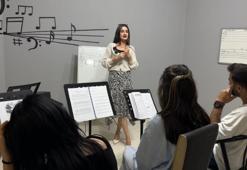 Hakkari'de gururlandıran başarı: Kurduğu akademide öğrencilerini üniversiteye hazırlıyor