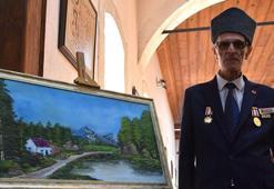 Sivaslı Gazi Bob Ross'a özenerek ressam oldu: İlk sergisini açtı!