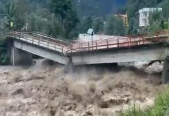 Rize'yi sel vurdu! Köprü çöktü, yollar kapandı, vatandaşlar mahsur kaldı
