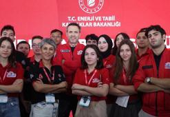 Bakan Bayraktar TEKNOFEST gençliğiyle buluştu: Geleceğimiz için ümitsiniz