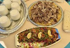 Kırşehir’de yöresel yemekler yarıştı! Ahi sofrası damak çatlattı!