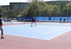18 Yaş Altı Takımlar Şampiyonası Sportplus Tenis Akademisi’nde devam ediyor