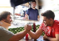 Adanalı genç kebap tezgahından dünya kürsüsüne çıktı! Bilek güreşinde rekor kırdı
