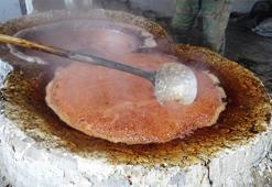 Ne makine ne de fabrika! Kazanlar kaynıyor, asırlık gelenek yaşatılıyor