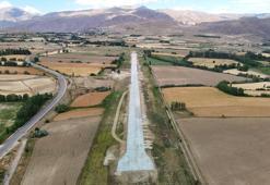 Miras yeniden hayat buldu! Türkiye'nin ilk ilçe havaalanına 84 yıl sonra uçak indi
