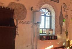 Eskişehir'de skandal görüntü! 139 yıllık camiye kombi taktılar