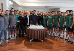 Bursaspor'da Enes Çelik'e sürpriz! Antrenman sonrası tüm takım yaptı