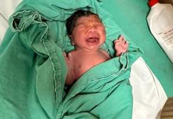Adana takside mucize: Hastaneye yetişemeyen anne doğum yaptı!