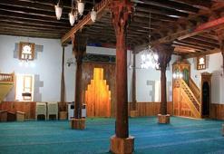 Antalya Kaleiçi'nde şaşırtıcı keşif: Halıcı dükkanındaki merdiven, 600 yıllık kayıp mihrap çıktı!