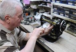 Eskişehir'in tek ustası! Hiç eğitim almadı, kendi kendini yetiştirdi! 100 yıllık makineleri bile çalıştırıyor!