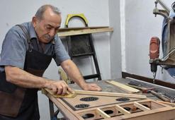 Kendisine yapmak için başladı! İzmir'de 20 yıldır üretim yapıyor: Enstrümanı bozulunca harekete geçti