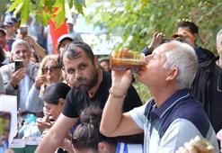 Balıkesir'de 2 dakikada 1 kilogram bal yedi, izleyenler hayret etti
