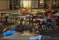 İzmir şiddetli yağmur sele d&#246;n&#252;şt&#252;! Yollar dereye d&#246;nd&#252;