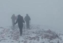 Beyaz mucize geri döndü! Zirvede kar heyecanı başladı