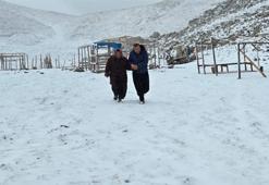 Adana'ya lapa lapa kar yağdı! Feke'de beyaz esaret başladı