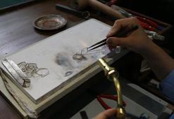 Diyarbakır'da tarihi burç hasır bilezik atölyesi oldu: Turistler üretimi canlı izliyor!