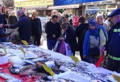 Samsun'da kilosu 300 TL'den 100 TL'ye düştü! 50 kasa anında bitti