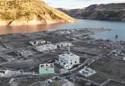 Kars'ta sular çekildi, eski köy ortaya çıktı