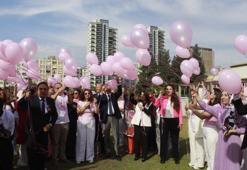 Adana yüzlerce balonla meme kanseri farkındalığına dikkat çekildi