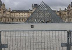 Louvre Müzesi'nde soygun skandalı! Paris Savcısı çalınan mücevherlerle ilgili maddi zararı açıkladı