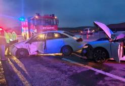 Çorum Alaca'da iki otomobil çarpıştı: 3 yaralı