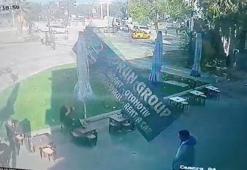 Bursa'da şiddetli lodos korkulu anlar yaşattı! 2 kişi tabelanın altında kalmaktan son anda kurtuldu