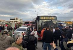 Balıkesir Ayvalık'ta belediye otobüsü ile otomobil çarpıştı: 2 yaralı