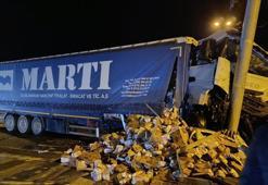 Fatsa'da süt yüklü tır ve otomobil çarpıştı: 2 yaralı