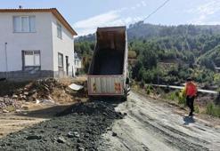 Kahramanmaraş'ta kırsal ve merkezde yol atağı: Belediyeden 10 mahalleye eş zamanlı hizmet!