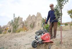 Nevşehirli çift UNESCO mirasına böyle sahip çıktı: Peribacalarının arasına dikiyorlar!