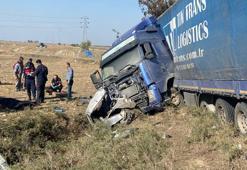 Adana Ceyhan'da TIR ile otomobilin çarpıştığı kaza kamerada