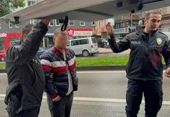 Uykucu hırsız! Kapı camını kırıp girdiği avizeci dükkanında böyle yakalandı