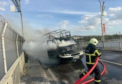 Seyir halindeki kamyonet alev aldı! Ensesinde sıcaklık hissedince, 3 kişinin hayatı kurtuldu