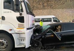 Van'da yakıt tankeri ile otomobil kafa kafaya çarpıştı! 3 kişi öldü, 4 kişi yaralandı