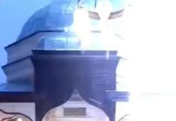 Bursa'da 596 yıllık tarihi caminin kubbesine böyle yıldırım düştü