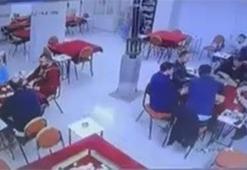 Depreme okey oynarken yakalandılar! Masayı terk etmek istemediler