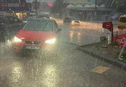 Sağanak, dolu ve kuvvetli rüzgar Antalya'da hayatı felç etti