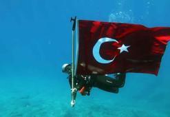 Muğla Fethiye’de su altında Cumhuriyet kutlaması