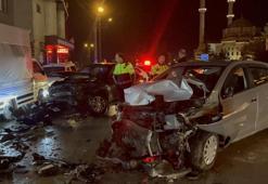 Üç araca vurup yoluna devam etti, karşı şeritte otomobille kafa kafaya çarpıştı
