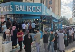 Şanlıurfa'da ucuz hamsi! 5 ton 35 TL olunca kuyruk oluştu