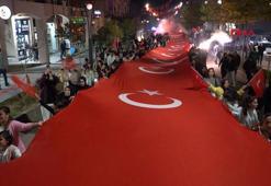 Şırnak’ta Cumhuriyet Bayramı coşkusu! Fener Alayı’nda 102 metrelik Türk bayrağıyla yürüyüş