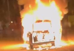 Kırıkkale’de motor kısmı alev alan araç saniyeler içinde ateş topuna döndü
