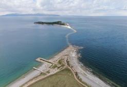 Van'da yüzde 80'i gün yüzüne çıktı! Ada yolu üzerinde bulundu