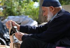 Çobanlığı bırakıp dağlardan topladıklarıyla üretiyor! Torununa da öğretti ama parayla satmıyor, isteyenlere veriyor