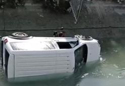 Adana'da ticari araç sulama kanalına uçtu: O anlar kamerada