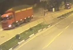 Tokat'ta film gibi olay! Freni patlayan kamyonun sürücüsü aracı lastikleri kaldırıma sürtüp patlatarak durdurdu