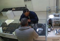 Iğdır'da kuyumculara sahte altın satan anne ve 2 çocuğu yakalandı! Ambalajlı gram altınlar ele geçirildi